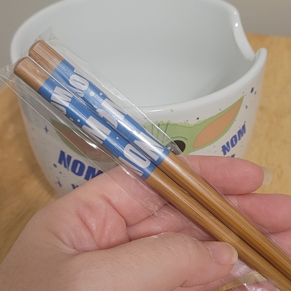 NWOT Star Wars Ramen Bowl with Chopsticks - Picture 3 of 7
